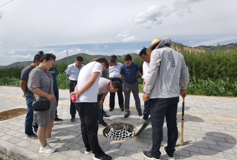 平凉市建设工程服务中心对平凉工业园区北大路道路工程进行竣工验收(图1)